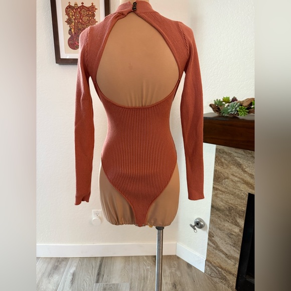 Turtleneck Backless Sweater Bodysuit - Picture 6 of 10